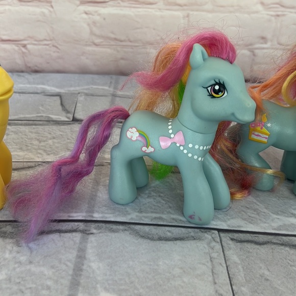 My little Pony set of 3 ponies with rainbow 🌈 hair - Picture 3 of 9